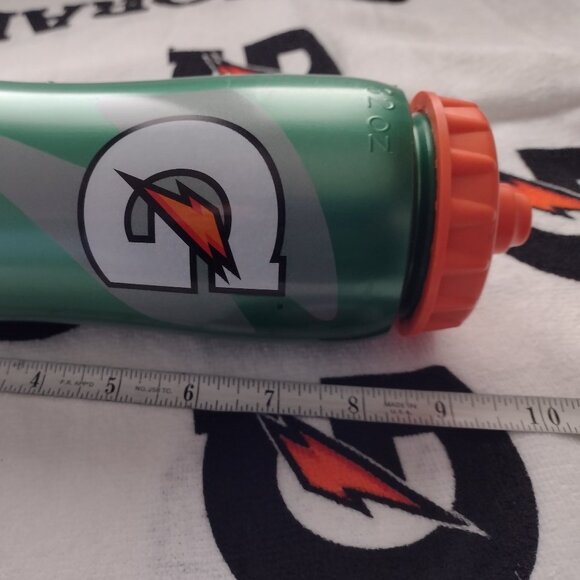 New with Tags BPA Free Gatorade Squeeze Bottle and Gatorade Towel - Picture 7 of 12